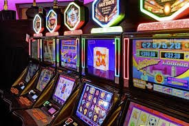 Aplikasi mobile ling slot menampilkan pasar Indonesia Open dengan pertandingan Liga 1 dan permainan dealer langsung